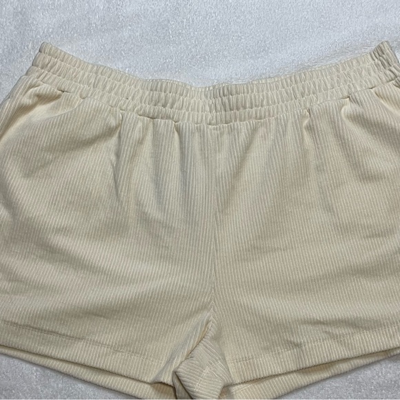 Cotton On Curve Womens Corduroy Elastic Waist Shorts - Cream, Size 14, New - Picture 6 of 13